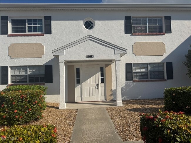 Building Photo - 7019 Cedarhurst Dr