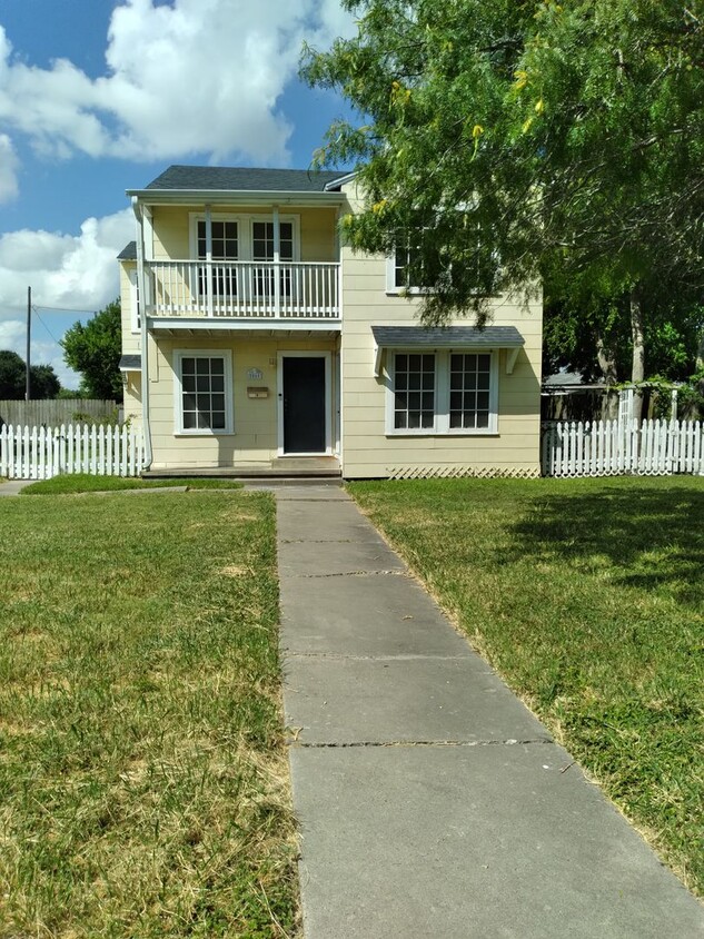 Primary Photo - Large 2 bedroom