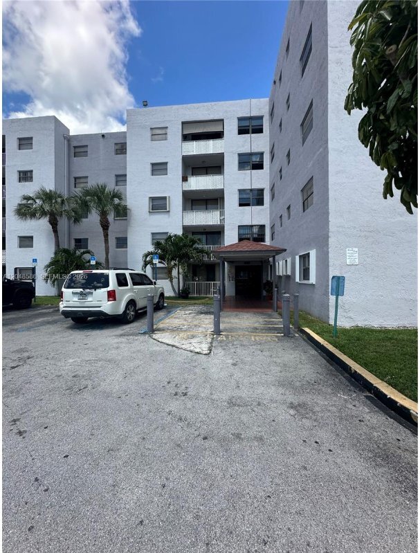 Photo - 8145 NW 7th St (Miami, FL)
