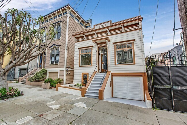 Photo - Updated 2 Bedroom Home with Garage in Lowe...