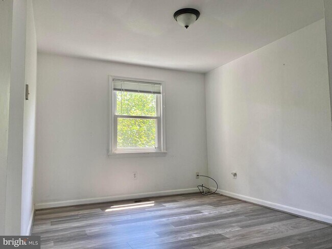 Foto del edificio - 7351 Crestleigh Cir