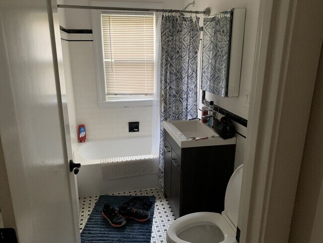 Foto del edificio - Modern Condo with 1.5 Bathrooms and new appliances