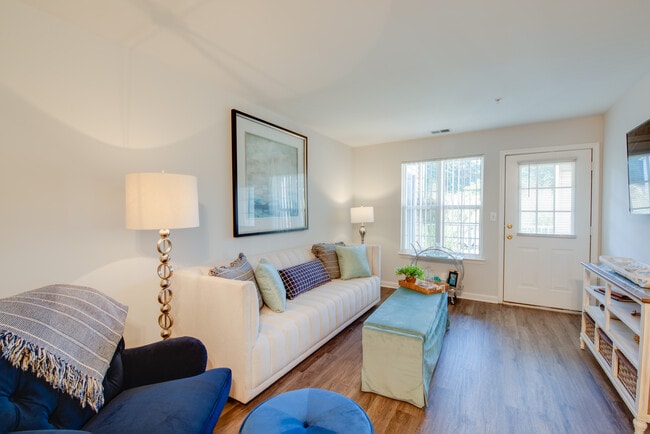 Building Photo - Runaway Bay