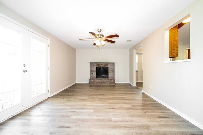 Building Photo - 9205 N Eagle Ln