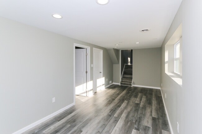 Building Photo - 333 Oak St
