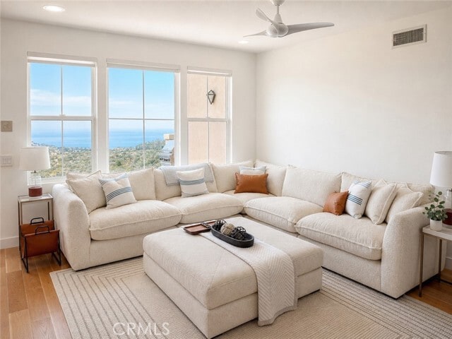 Building Photo - 5 Sea View Ln