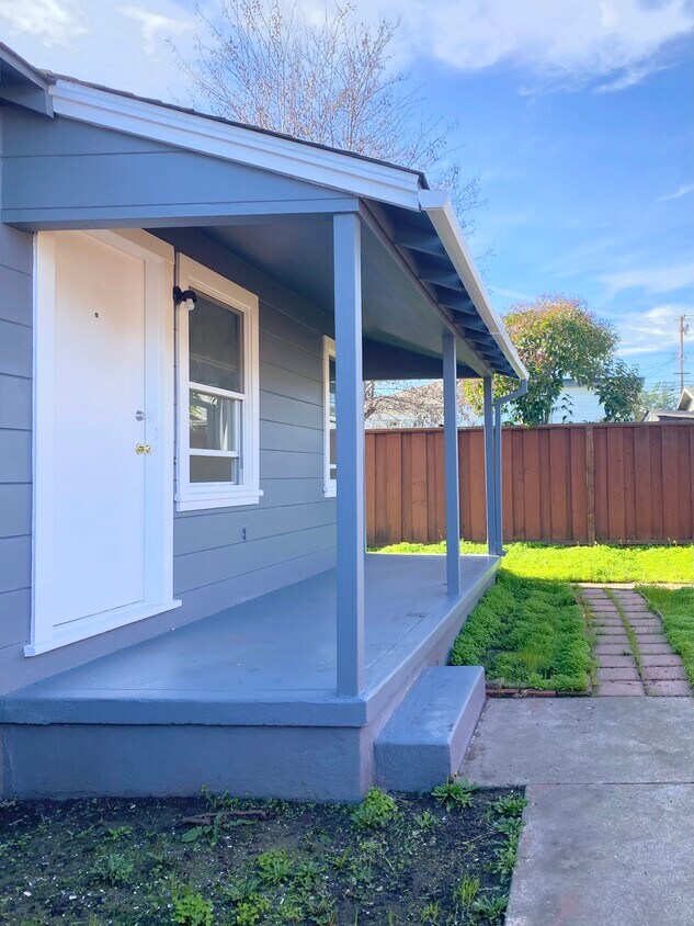 Front of House - 3814 King Ln
