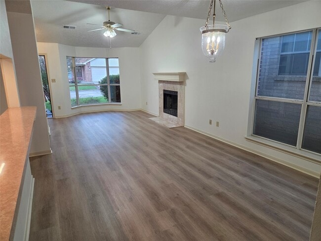 Foto del edificio - 42 Silver Creek Dr