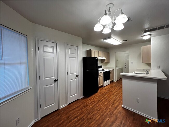 Building Photo - 125 Cedargrove