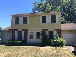 Building Photo - 6839-6841 Woodlake Dr
