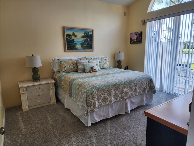 Building Photo - 6571 SE Twin Oaks Cir