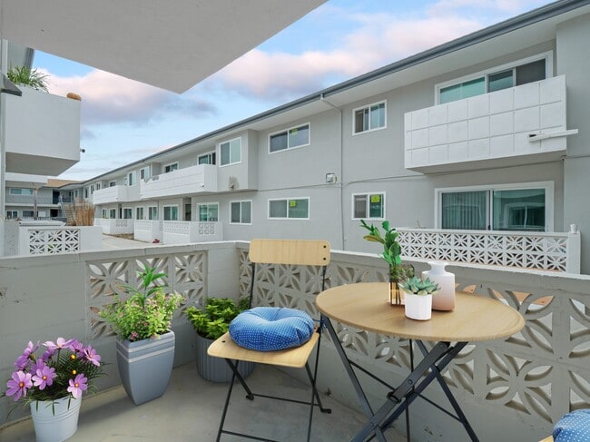 21007 Unidad Victor 2 2X2 - The CitiZen Torrance Collection