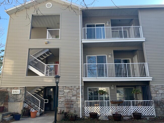 Building Photo - 3821 S Big River Way