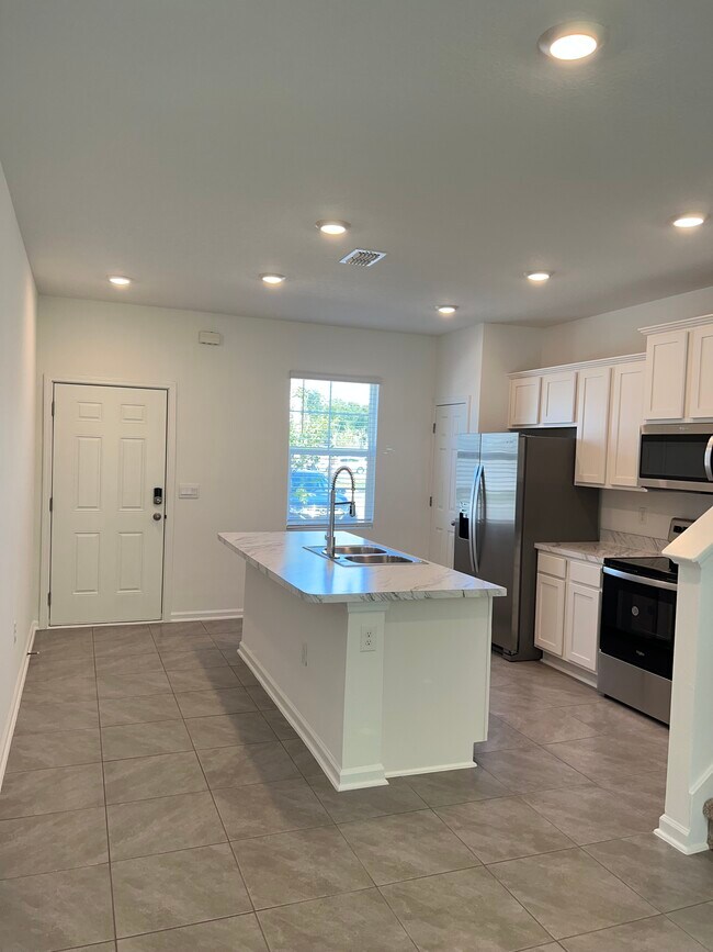 Foto del edificio - 8286 Asteroid St