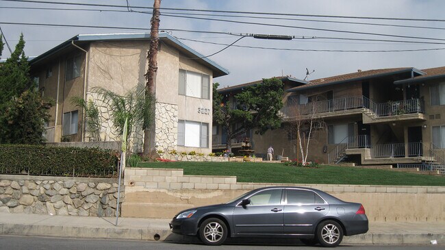 Building Photo - 3227 Altura Ave