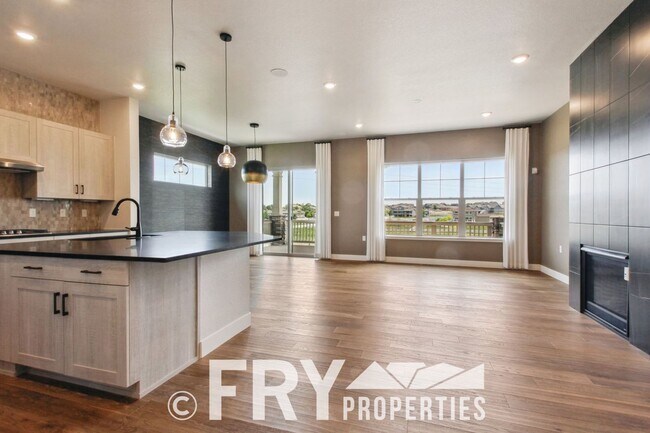 Foto del edificio - Stunning, Spacious 3bed/3bath Riverdale Ra...