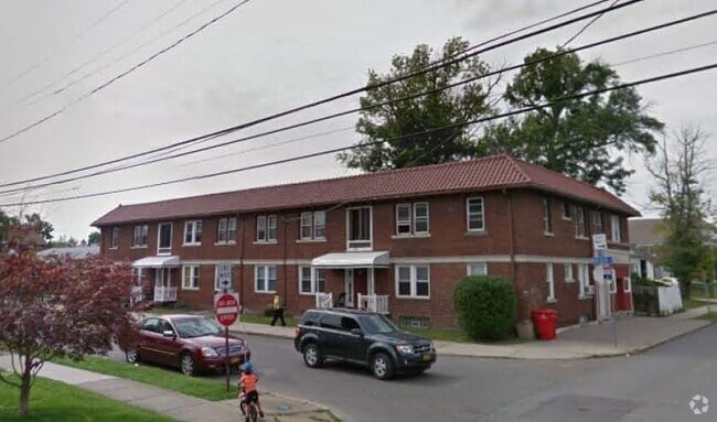 Building Photo - 300 Roesch Ave