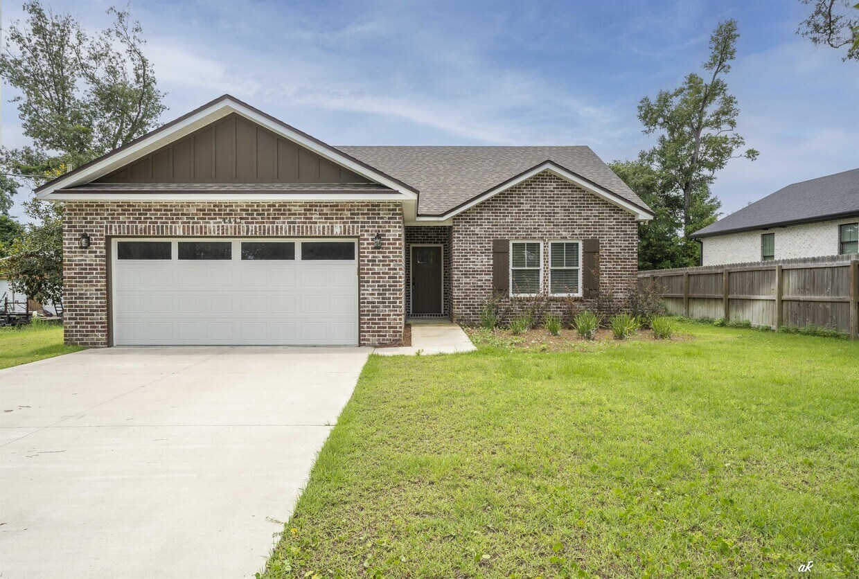 Foto principal - 4447 Huckleberry Ln