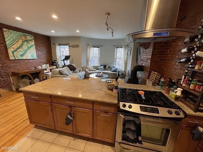 Building Photo - 73 Chandler St