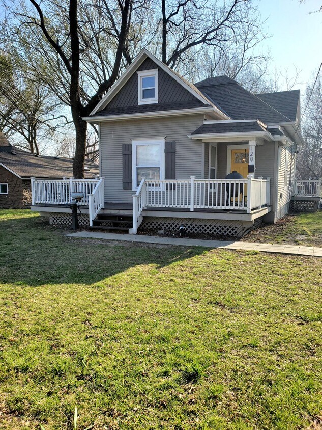 Foto principal - 120 S Emma St