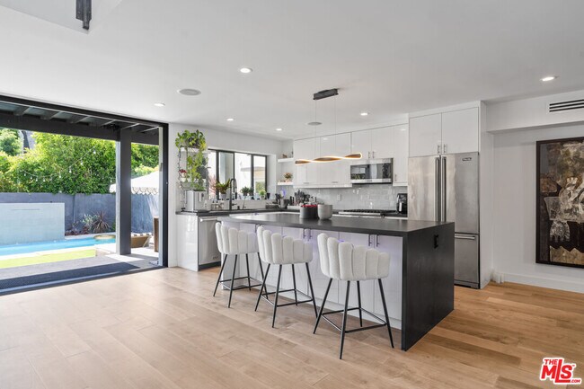 Foto del edificio - 3207 Thatcher Ave