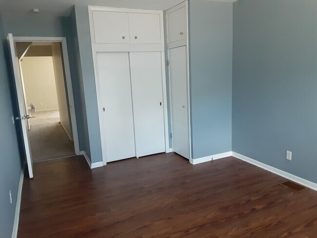 Building Photo - 3329 Sashabaw Rd