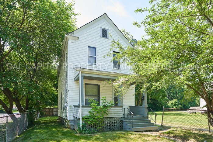 Primary Photo - 90 Paris Ave