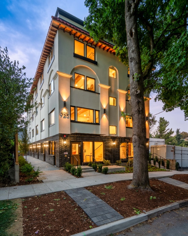 Photo - 925 NE 23rd Ave Townhome