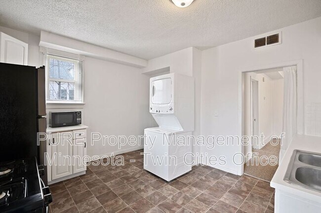 Building Photo - 807 31st Ave N
