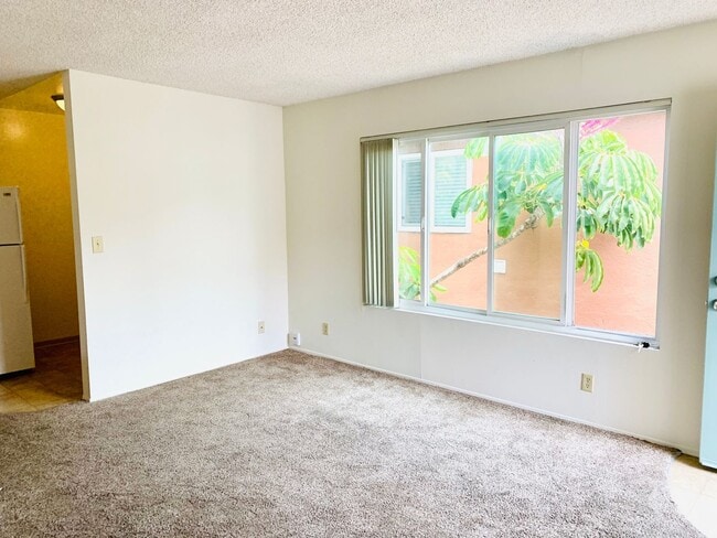 Building Photo - Live in Mission Beach Right by the Water! 2BD/1BA Top Floor Apartment w/ Parking! Only $2,895/mo