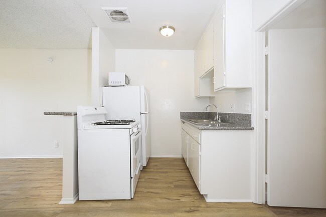 Foto del edificio - 12514 Culver Blvd