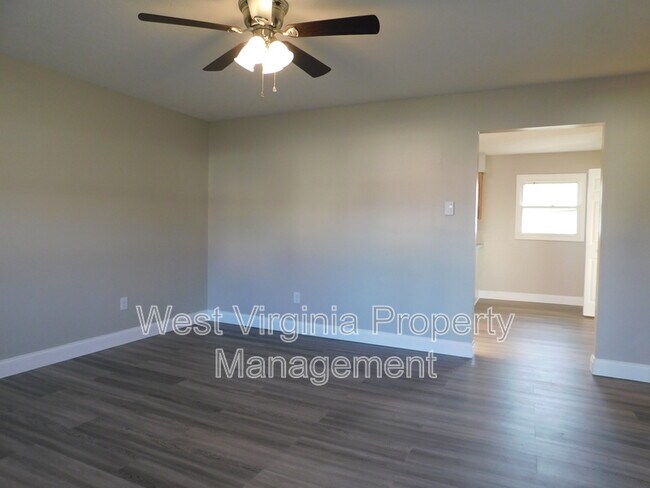 Foto del edificio - 2090 Prudence Rd