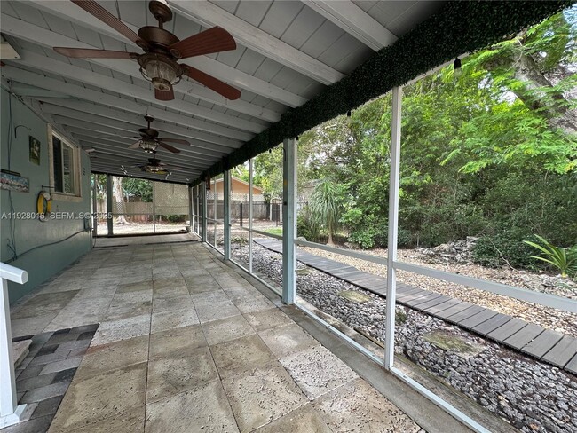 Foto del edificio - 349 Mahogany Dr