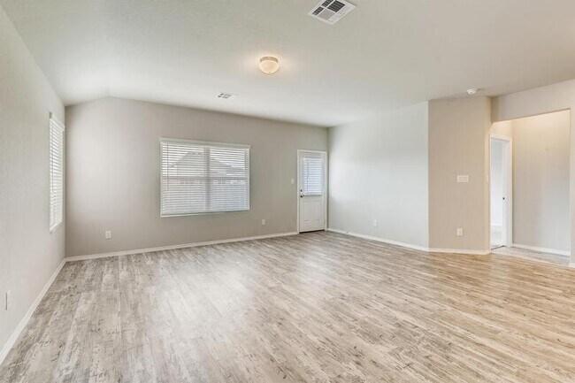 Foto del edificio - 7827 Belmont Vly