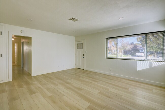 Building Photo - Modern 3 Bedroom Pool Home in Hemet