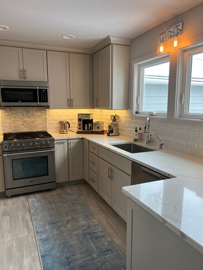 Foto del edificio - 3917 W 58th St