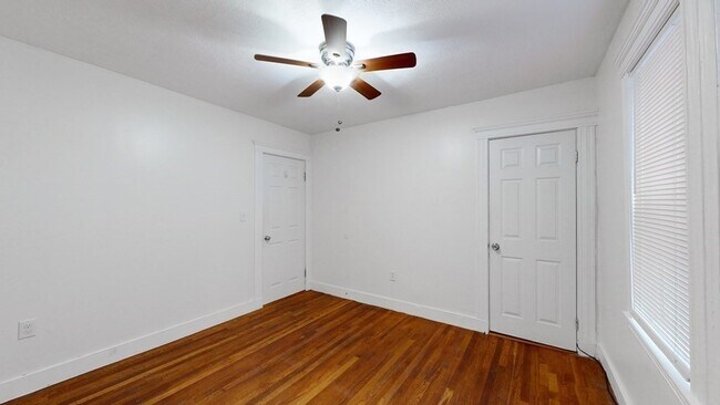Foto del edificio - 76 Forest Hills St