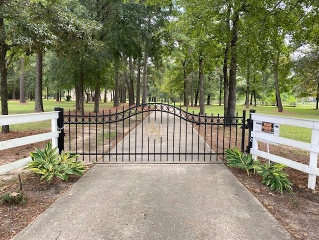 Foto del edificio - 8310 Farm to Market Rd 1488