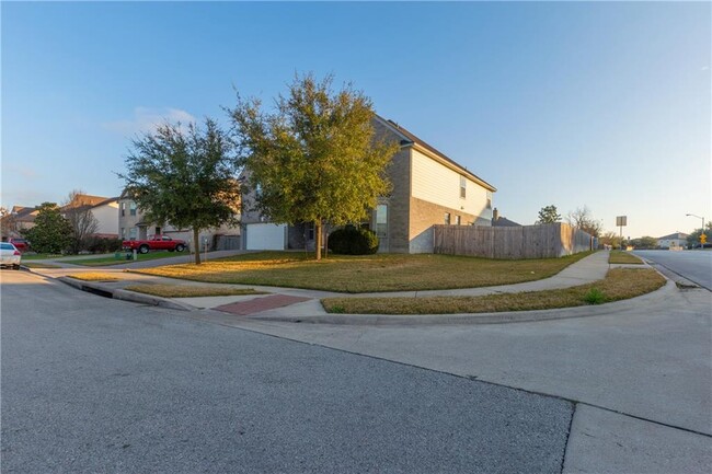 Building Photo - 501 Castebar Dr