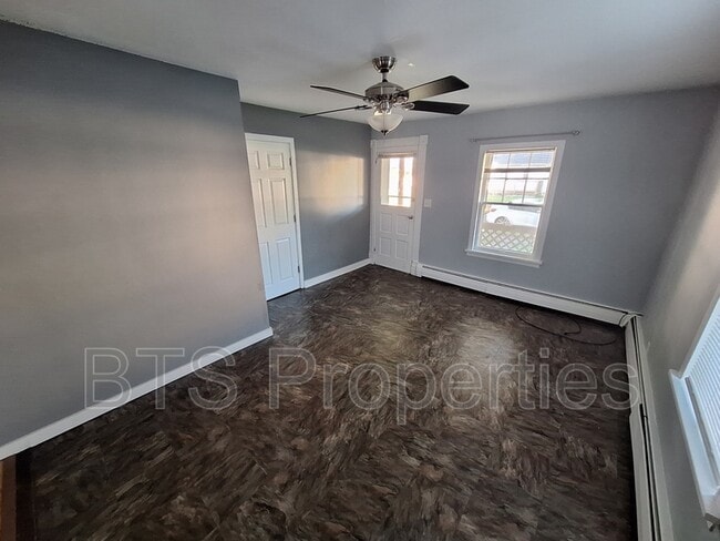 Foto del edificio - 114 S Cedar St