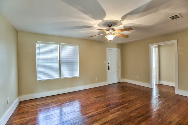 Foto del edificio - 2002