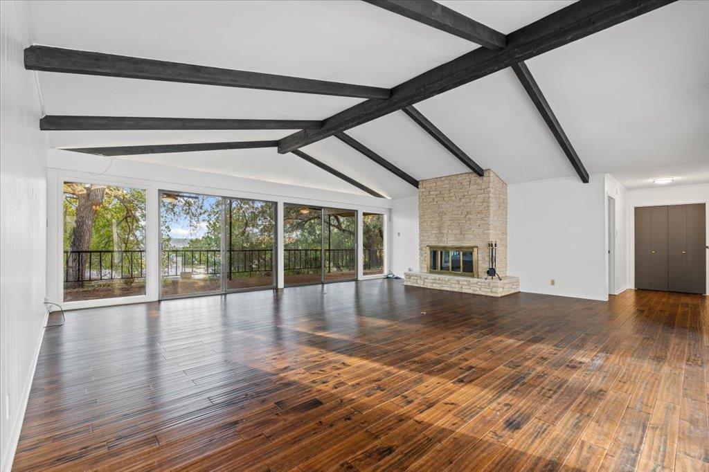 Primary Photo - 313 Comet