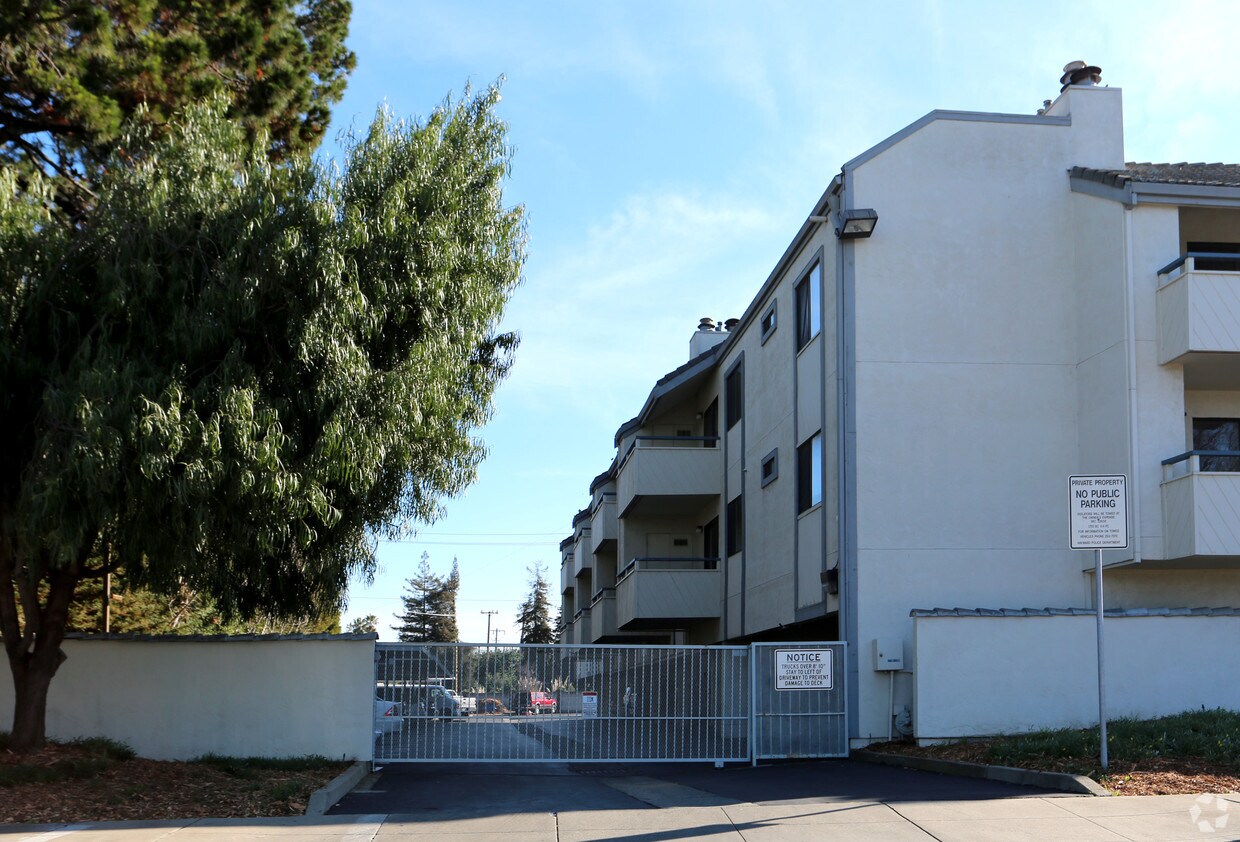 Building Photo - 26088 Kay Ave