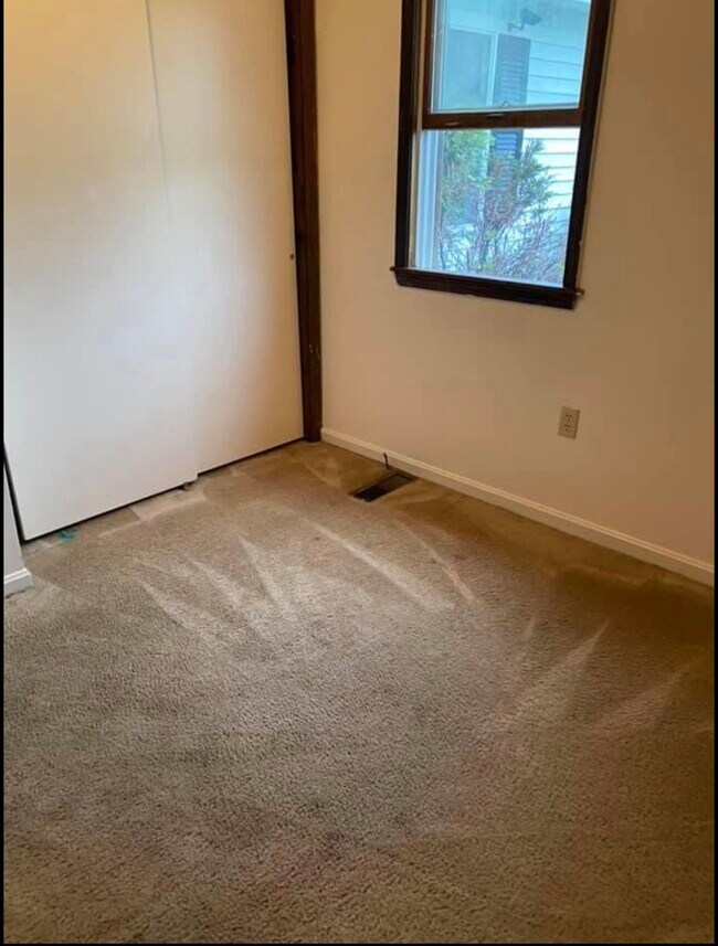 ROOM - 2347 Hudson Rd