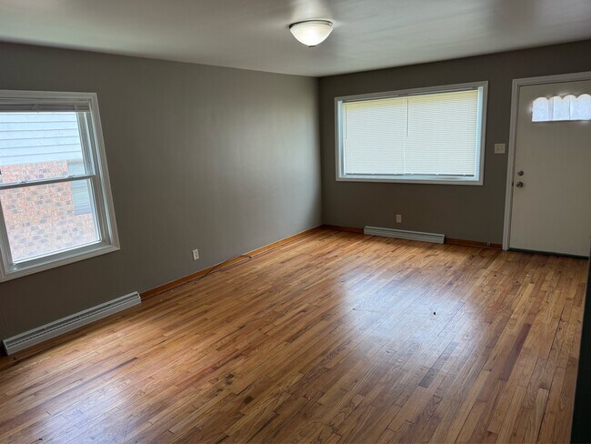 Building Photo - 1479 Hyde Park Ave
