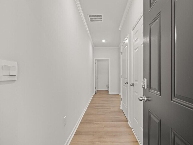 Building Photo - 84 Hughes Pl Dr