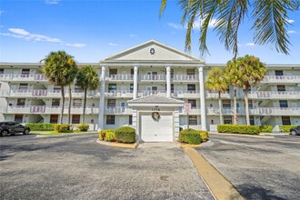 Building Photo - 1719 Whitehall Dr