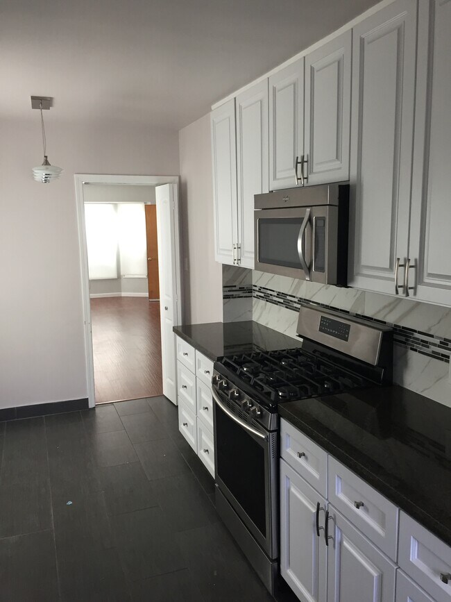 Building Photo - 1347 Orange Grove Ave