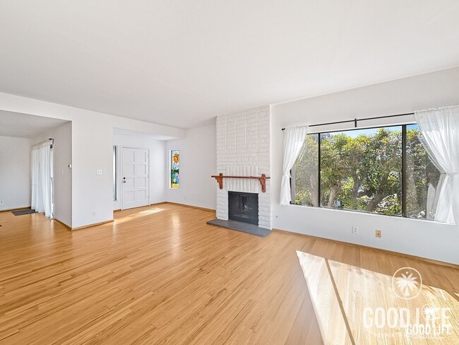 Building Photo - Spacious 4Bd/3Ba Townhome near SDSU Available Now!