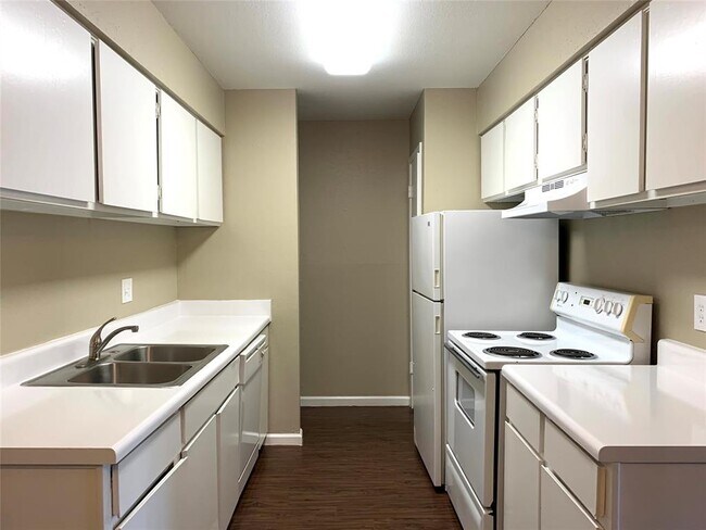 Foto del edificio - 2200 Cypress Landing Rd
